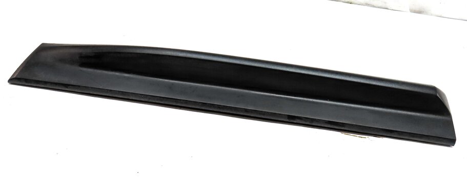 06-13 LAND RANGE ROVER SPORT (L320) FRONT RIGHT LOWER DOOR TRIM MOULDING PANEL