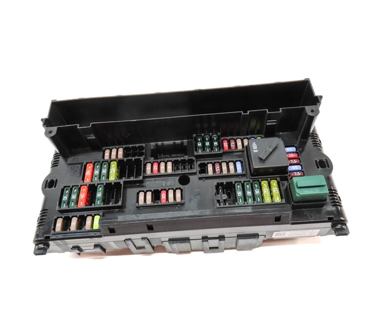 Thumbnail 2: 2014 BMW X3 (F25) FRONT POWER DISTRIBUTION RELAY FUSE BOX 61149259467
