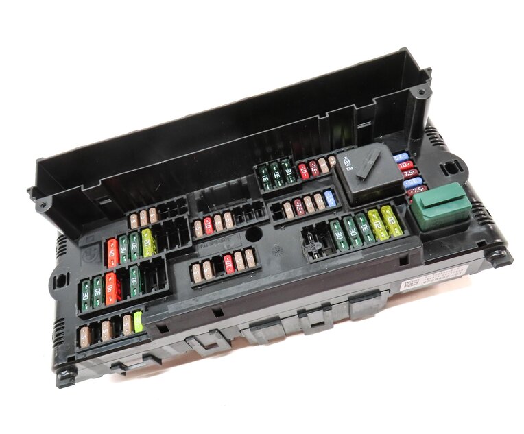 Thumbnail 3: 2014 BMW X3 (F25) FRONT POWER DISTRIBUTION RELAY FUSE BOX 61149259467