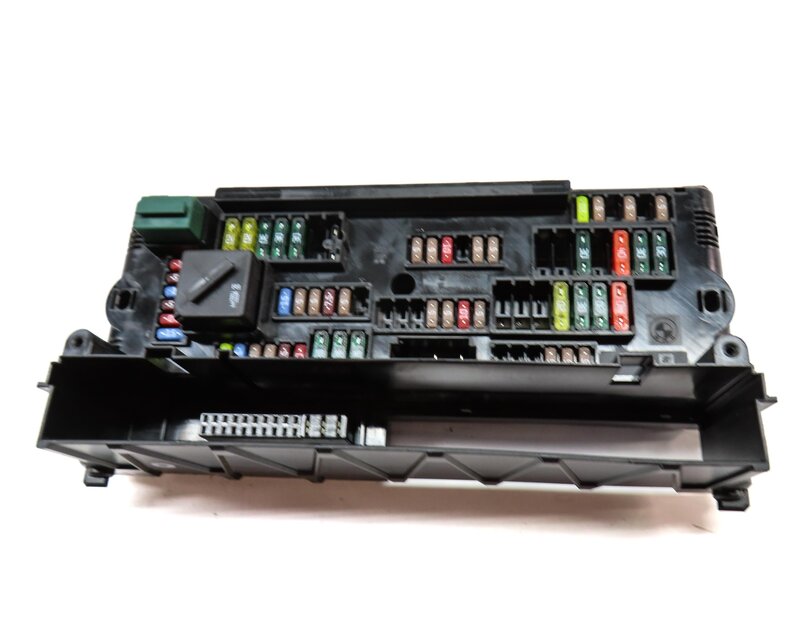 Thumbnail 4: 2014 BMW X3 (F25) FRONT POWER DISTRIBUTION RELAY FUSE BOX 61149259467
