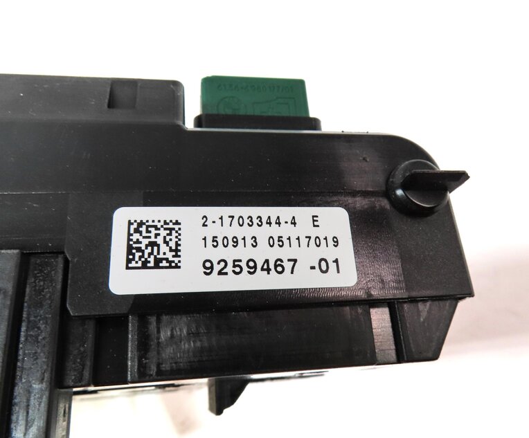 Thumbnail 6: 2014 BMW X3 (F25) FRONT POWER DISTRIBUTION RELAY FUSE BOX 61149259467