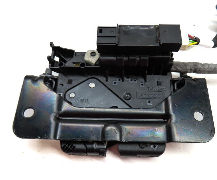 Thumbnail 8: 2014 BMW X3 (F25) REAR HATCH TRUNK LATCH LOCK w/ SOFT CLOSE ACTUATOR MOTOR