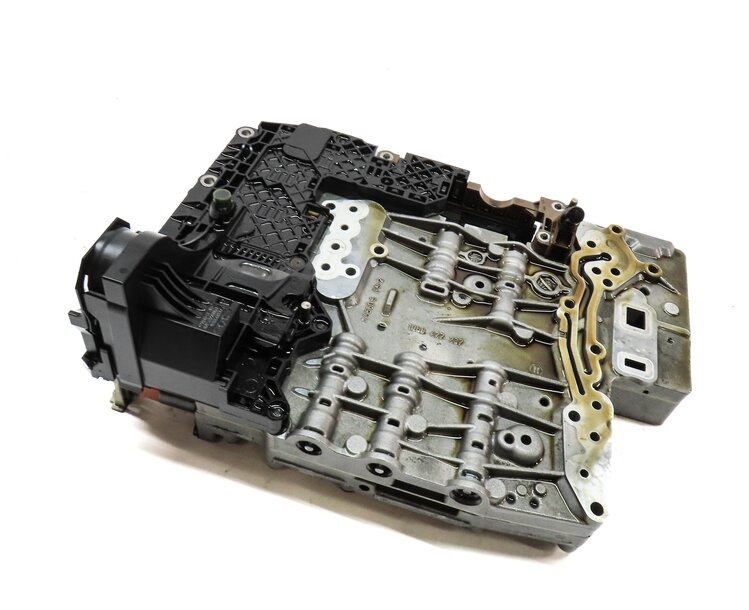 Thumbnail 1: 10-12 LR4 RANGE ROVER SPORT (L320 L322) 5.0L 6HP-28 A/T TRANSMISSION VALVE BODY