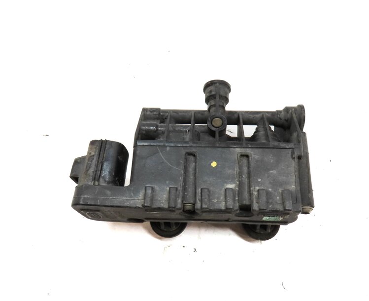 Thumbnail 11: 2010 RANGE ROVER SPORT (L320) AIR SUSPENSION TRANSFER RELIEF VALVE BLOCK SET-3