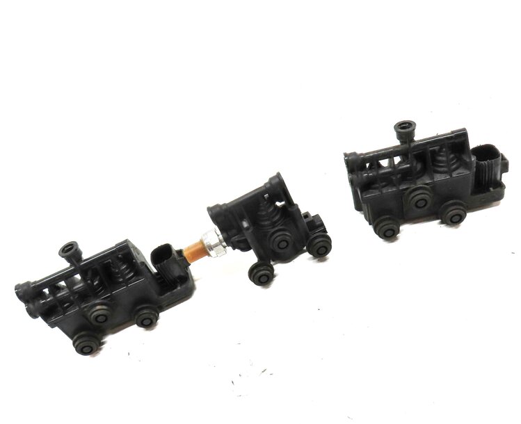 Thumbnail 3: 2010 RANGE ROVER SPORT (L320) AIR SUSPENSION TRANSFER RELIEF VALVE BLOCK SET-3