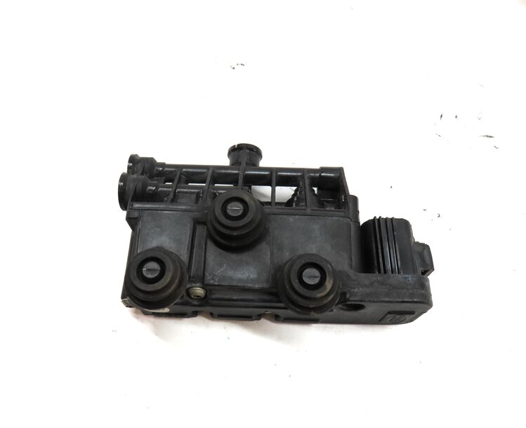 Thumbnail 4: 2010 RANGE ROVER SPORT (L320) AIR SUSPENSION TRANSFER RELIEF VALVE BLOCK SET-3
