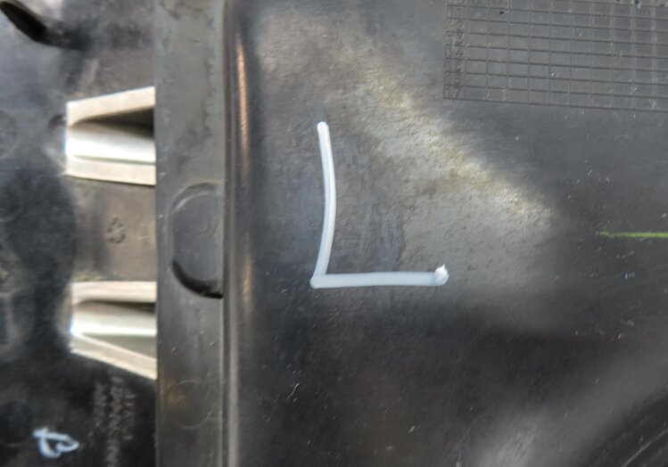 Thumbnail 7: 2010 RANGE ROVER SPORT (L320) FRONT LEFT DRIVER FENDER GRILLE VENT TRIM