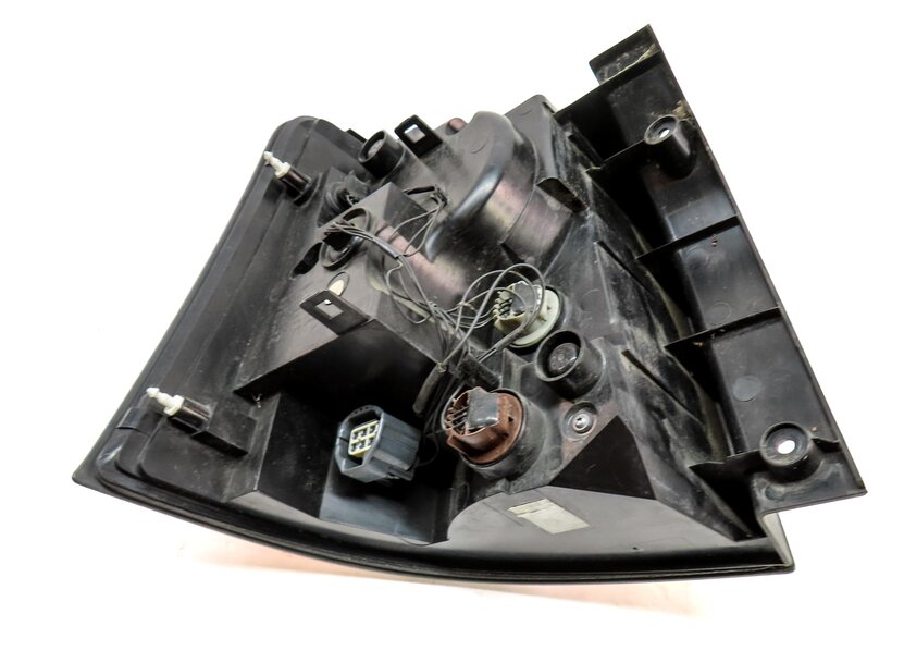 Thumbnail 6: 2010-2011 RANGE ROVER SPORT (L320) RIGHT PASSENGER TAILLIGHT BRAKE LIGHT LAMP