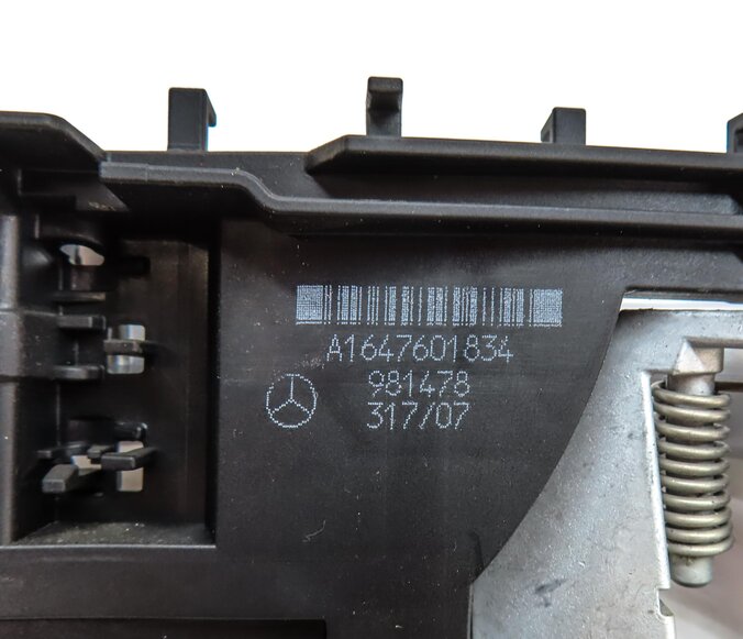 Thumbnail 6: 2008 MERCEDES GL320 (X164) FRONT RIGHT PASSENGER EXTERIOR DOOR HANDLE (SILVER)