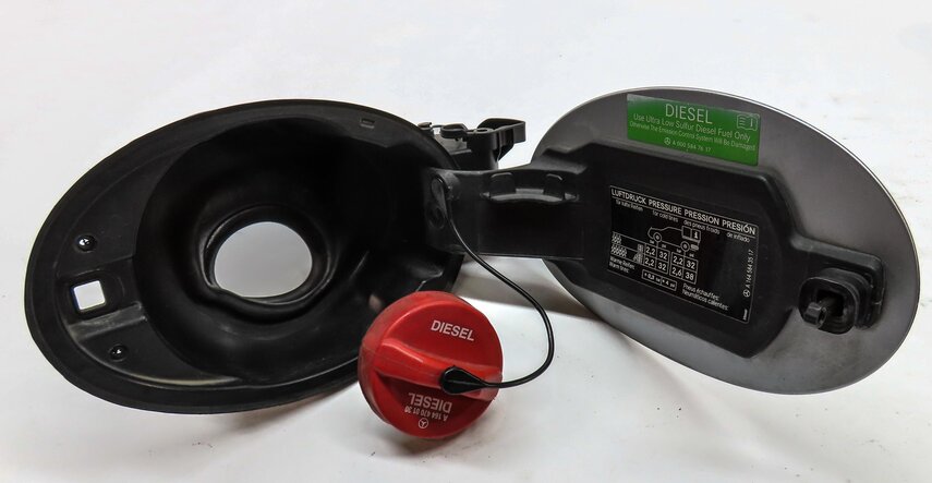 Thumbnail 6: 07-12 MERCEDES GL320 GL350 GL450 GL550 (X164) FUEL TANK HOUSING & DOOR (SILVER)