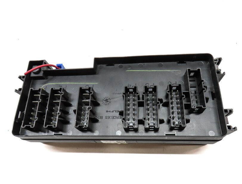 Thumbnail 4: 2008 MERCEDES GL320 (X164) REAR TRUNK POWER JUNCTION FUSE BOX