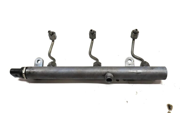 Thumbnail 2: 2008 MERCEDES GL320 (X164) 3.0L OM642 DIESEL ENGINE RIGHT FUEL RAIL w/ LINES
