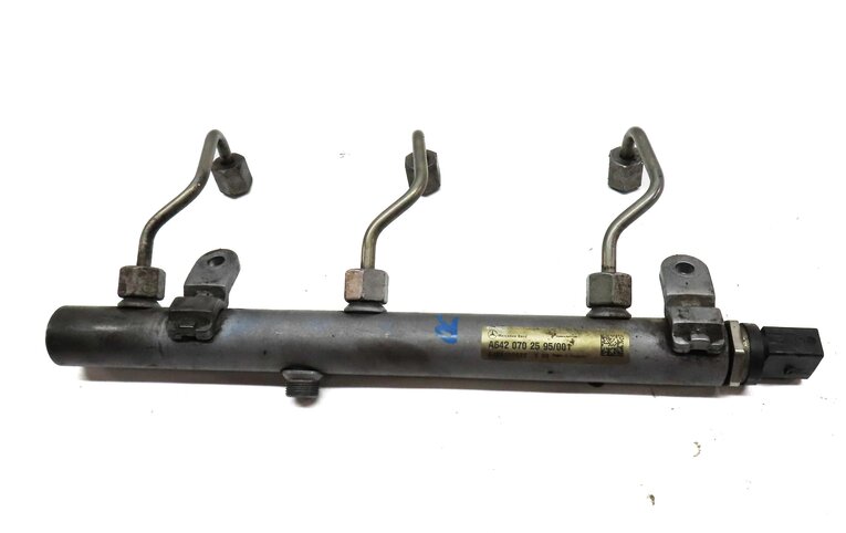 Thumbnail 5: 2008 MERCEDES GL320 (X164) 3.0L OM642 DIESEL ENGINE RIGHT FUEL RAIL w/ LINES