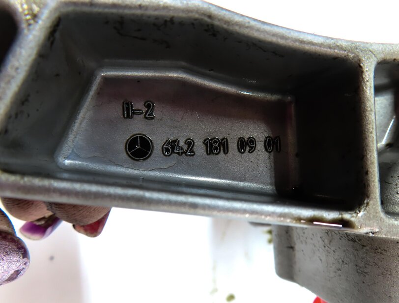 Thumbnail 8: 2008 MERCEDES GL320 (X164) 3.0L OM642 DIESEL ENGINE OIL PUMP