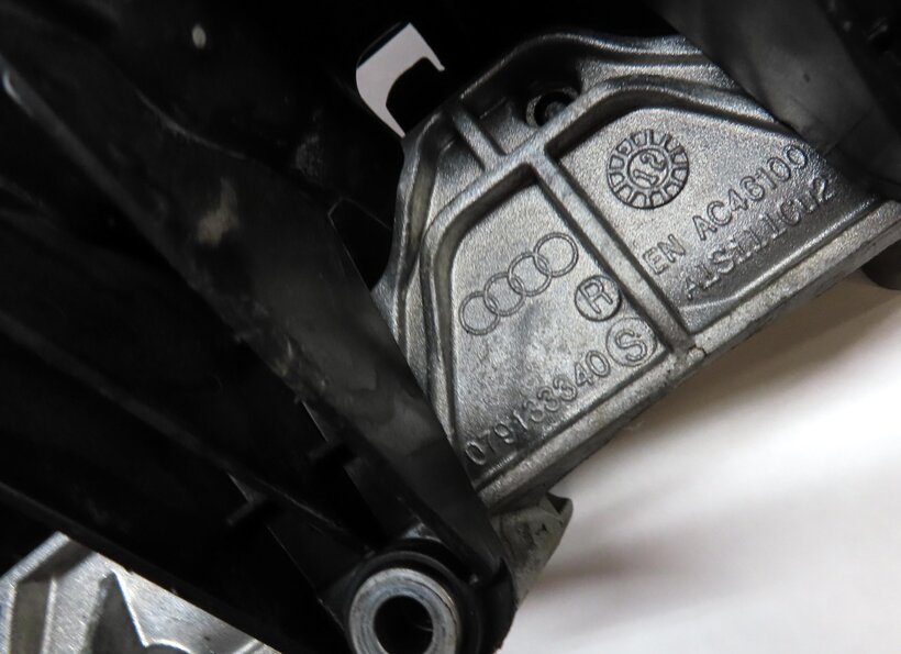 Thumbnail 9: 13-15 AUDI A8 S6 S7 S8 (C7 4G8 D4 4H) 4.0L ENGINE - RIGHT LOWER INTAKE MANIFOLD