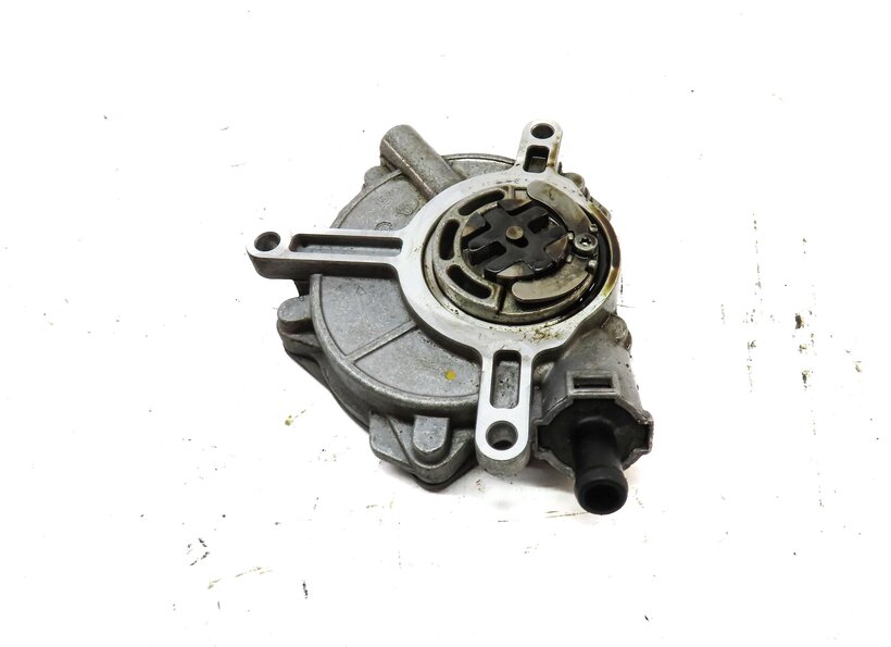Thumbnail 2: 2013 AUDI A8 (D4 4H) 4.0L CEUA ENGINE BRAKE BOOSTER VACUUM PUMP 07L145100F