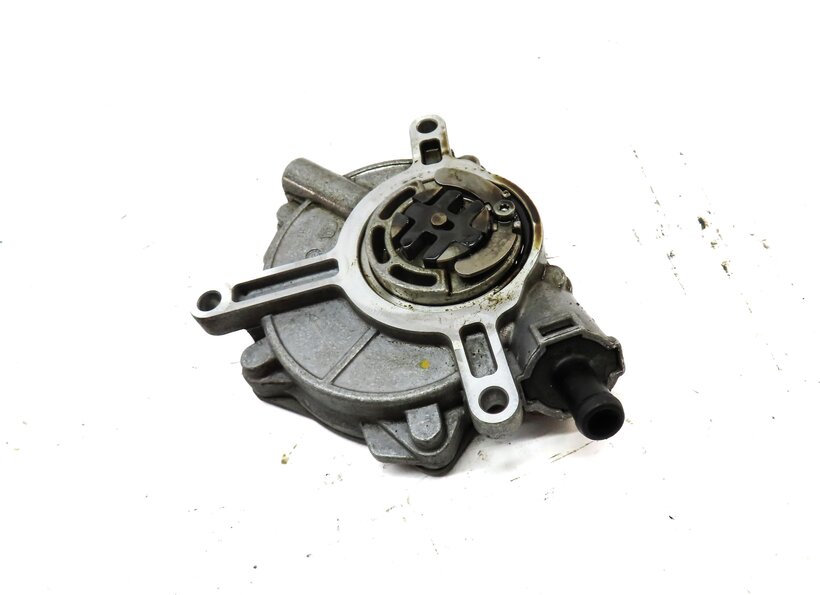 Thumbnail 3: 2013 AUDI A8 (D4 4H) 4.0L CEUA ENGINE BRAKE BOOSTER VACUUM PUMP 07L145100F