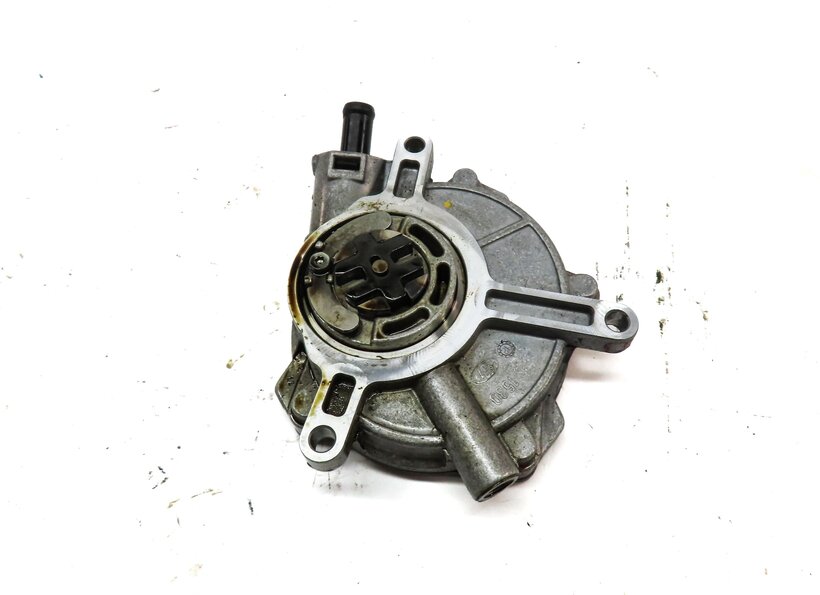 Thumbnail 4: 2013 AUDI A8 (D4 4H) 4.0L CEUA ENGINE BRAKE BOOSTER VACUUM PUMP 07L145100F