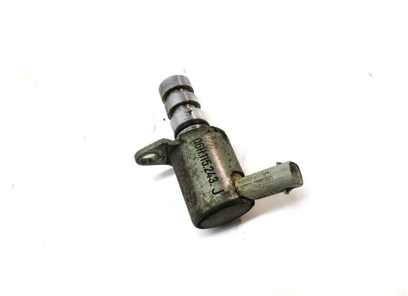 Thumbnail 3: 2013 AUDI A8 (D4 4H) 4.0L CEUA ENGINE VARIABLE VALVE TIMING SOLENOID (WHITE TOP)