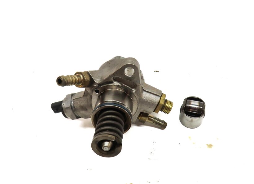 Thumbnail 2: 13-15 AUDI A8 S6 S7 S8 (C7 D4) 4.0L ENGINE LEFT OR RIGHT HIGH PRESSURE FUEL PUMP