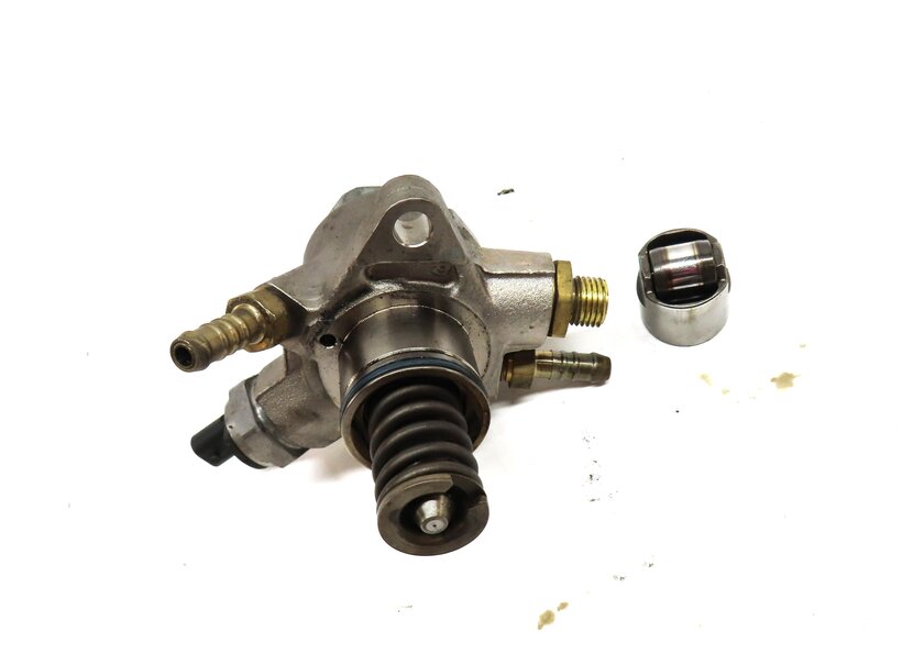Thumbnail 3: 13-15 AUDI A8 S6 S7 S8 (C7 D4) 4.0L ENGINE LEFT OR RIGHT HIGH PRESSURE FUEL PUMP