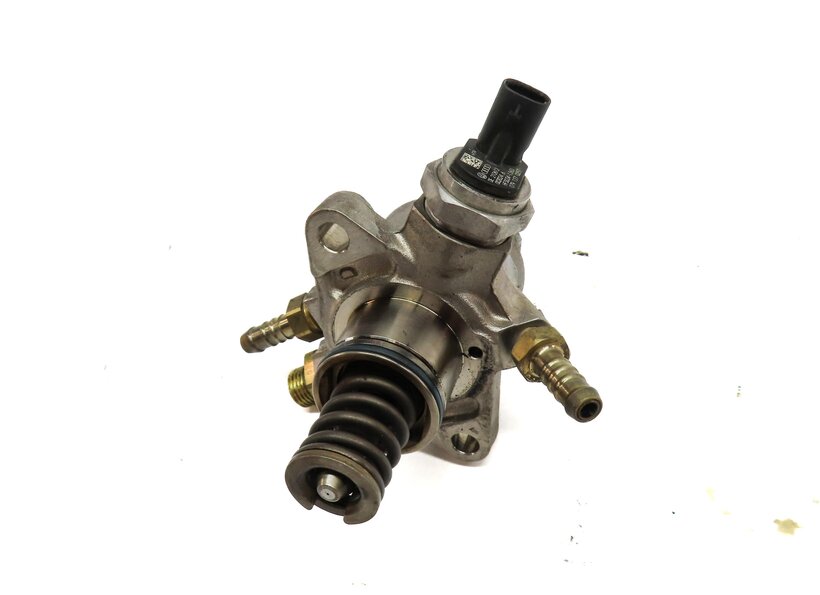 Thumbnail 6: 13-15 AUDI A8 S6 S7 S8 (C7 D4) 4.0L ENGINE LEFT OR RIGHT HIGH PRESSURE FUEL PUMP