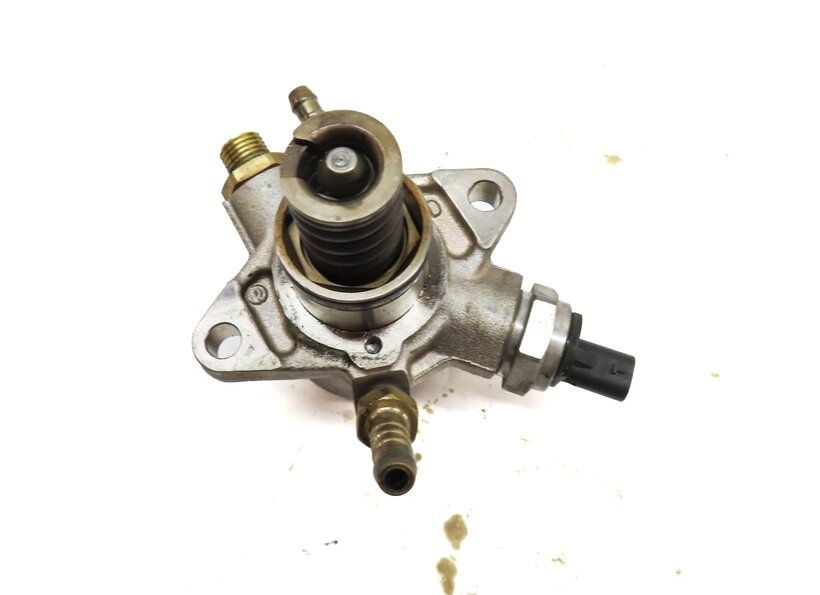 Thumbnail 8: 13-15 AUDI A8 S6 S7 S8 (C7 D4) 4.0L ENGINE LEFT OR RIGHT HIGH PRESSURE FUEL PUMP