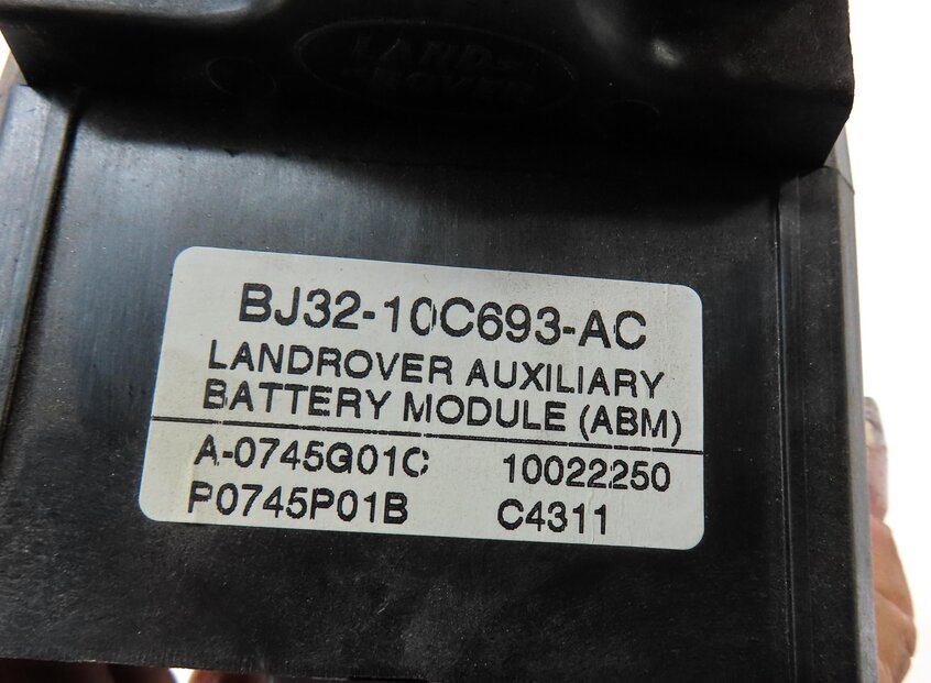 Thumbnail 6: 2012 RANGE ROVER EVOQUE (L538) AUX AUXILIARY BATTERY w/ MODULE BRACKET