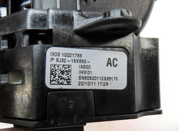 Thumbnail 6: 2012 RANGE ROVER EVOQUE (L538) EMERGENCY PARKING BRAKE SWITCH BUTTON