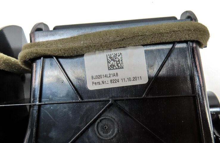 Thumbnail 6: 2012 RANGE ROVER EVOQUE (L538) FRONT CENTER DASH HEATER A/C AIR VENT