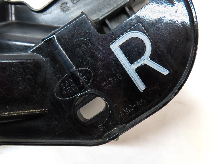 Thumbnail 6: 2012 RANGE ROVER EVOQUE (L538) FRONT RIGHT PASSENGER FENDER MOUNT BRACKET BLACK