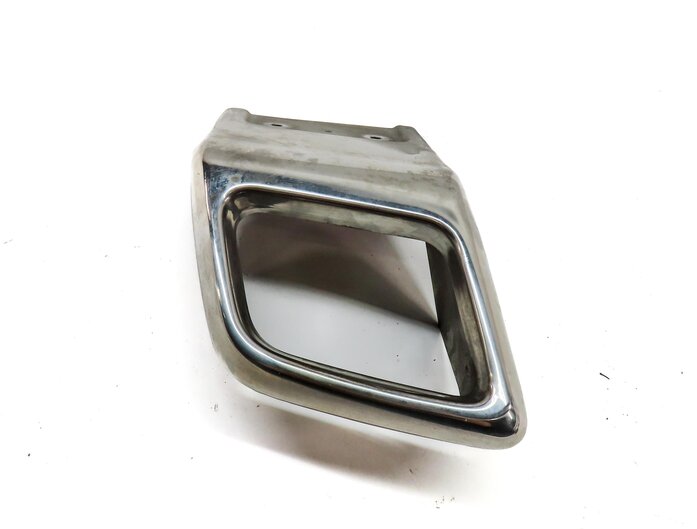 Thumbnail 2: 12-17 RANGE ROVER EVOQUE (L538) RIGHT PASSENGER REAR EXHAUST TIP TRIM (SILVER)