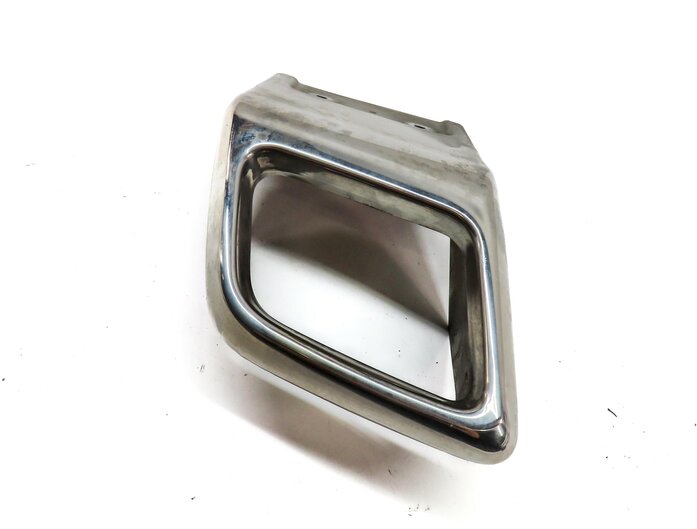 Thumbnail 3: 12-17 RANGE ROVER EVOQUE (L538) RIGHT PASSENGER REAR EXHAUST TIP TRIM (SILVER)