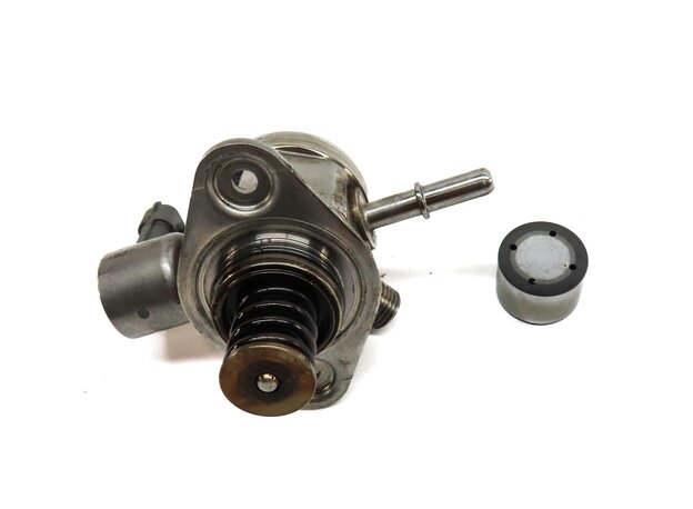 Thumbnail 2: 12-17 LR2 DISCOVERY SPORT RANGE ROVER EVOQUE (L538 L550) HIGH PRESSURE FUEL PUMP