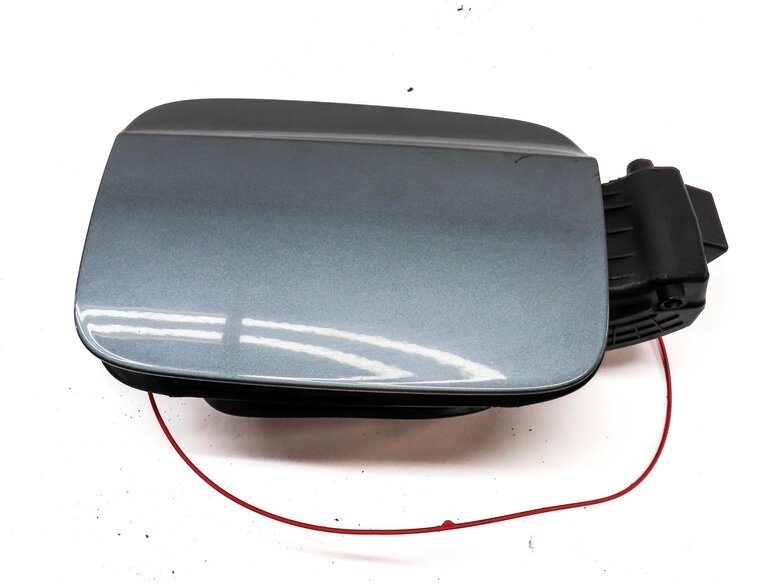 Thumbnail 4: 2015-2018 AUDI Q3 (8U) FUEL TANK DOOR w/ HOUSING (MONSOON GREY METALLIC)