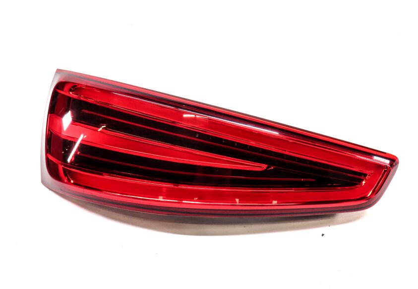 2015 AUDI Q3 (8U) REAR LEFT DRIVER TRUNK HATCH LED TAILLIGHT BRAKE LIGHT LAMP