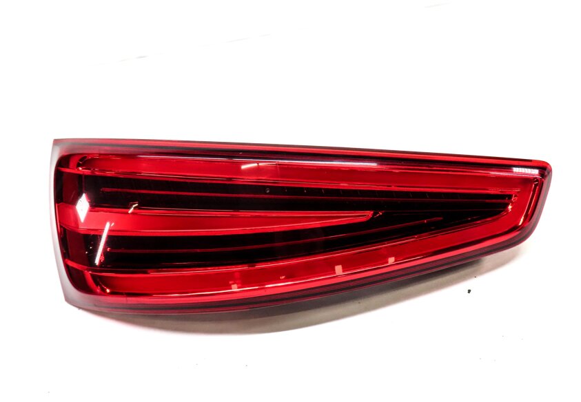 Thumbnail 2: 2015 AUDI Q3 (8U) REAR LEFT DRIVER TRUNK HATCH LED TAILLIGHT BRAKE LIGHT LAMP
