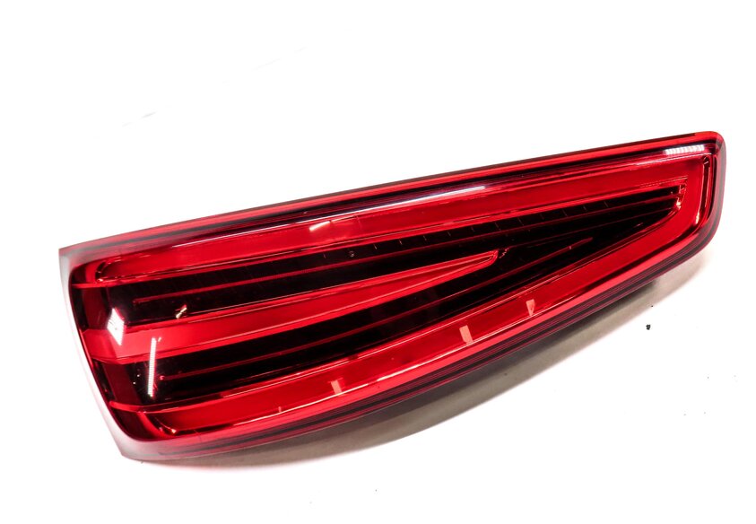 Thumbnail 3: 2015 AUDI Q3 (8U) REAR LEFT DRIVER TRUNK HATCH LED TAILLIGHT BRAKE LIGHT LAMP