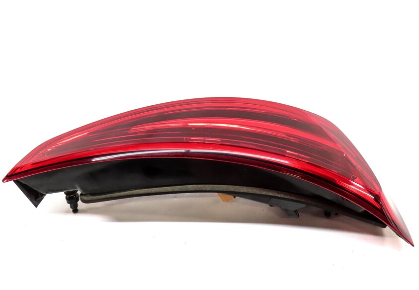 Thumbnail 4: 2015 AUDI Q3 (8U) REAR LEFT DRIVER TRUNK HATCH LED TAILLIGHT BRAKE LIGHT LAMP