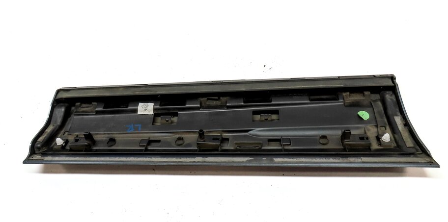 Thumbnail 5: 2015 AUDI Q3 (8U) REAR LEFT LOWER DOOR MOULDING TRIM PANEL (MONSOON GREY)