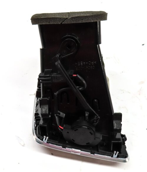 Thumbnail 5: 2015 AUDI Q3 (8U) FRONT LEFT DRIVER HVAC A/C HEATER DASH AIR VENT (BLACK SILVER)