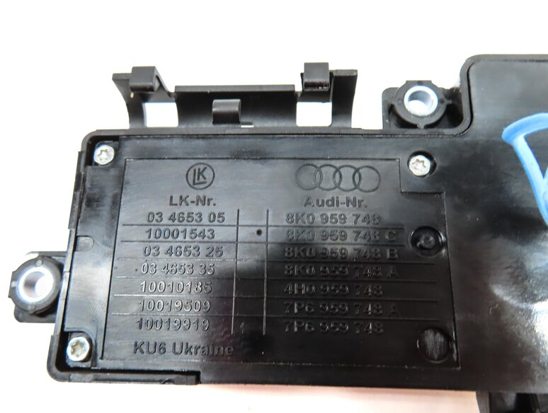 Thumbnail 6: 2015 AUDI Q3 (8U) FRONT RIGHT PASSENGER SEAT ADJUST SWITCH BUTTON (BLACK)
