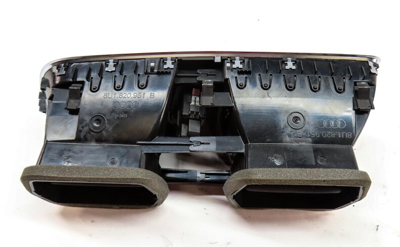 Thumbnail 4: 2015 AUDI Q3 (8U) FRONT CENTER DASH HVAC A/C HEATER AIR VENT (BLACK & SILVER)