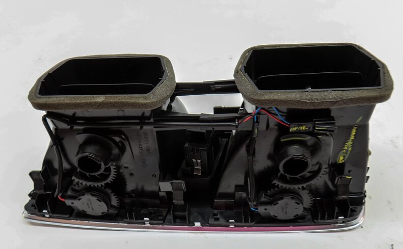 Thumbnail 5: 2015 AUDI Q3 (8U) FRONT CENTER DASH HVAC A/C HEATER AIR VENT (BLACK & SILVER)