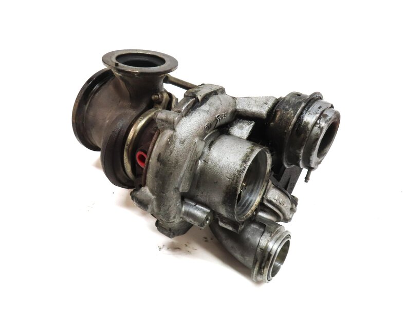 08-14 BMW 550i 750i X5 X6 (E70 E71 F01 F10) 4.4L N63 ENGINE - RIGHT TURBOCHARGER