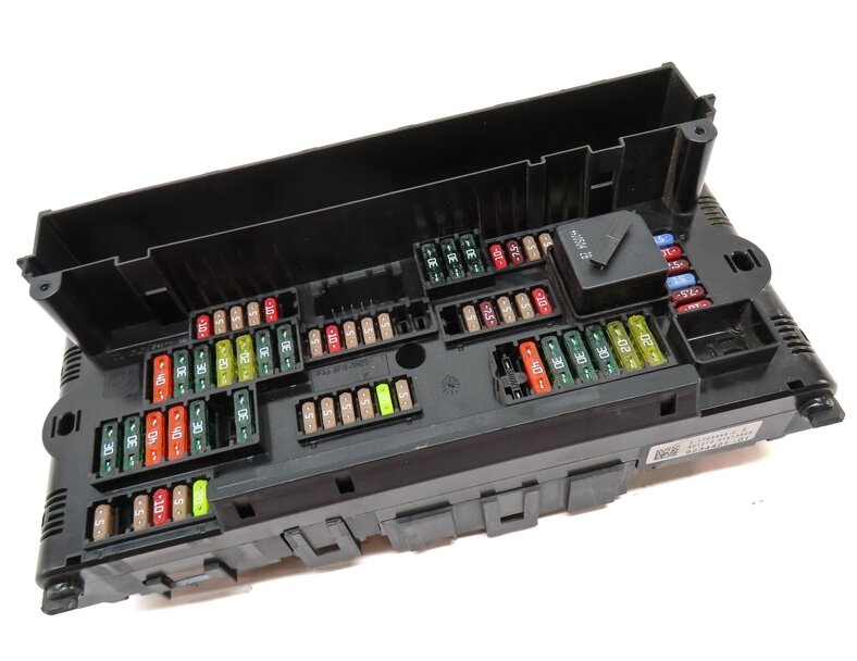 Thumbnail 3: 2011 BMW 750i (F01) FRONT POWER DISTRIBUTION RELAY FUSE BOX 61149234421