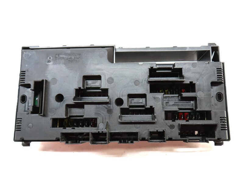 Thumbnail 4: 2011 BMW 750i (F01) FRONT POWER DISTRIBUTION RELAY FUSE BOX 61149234421