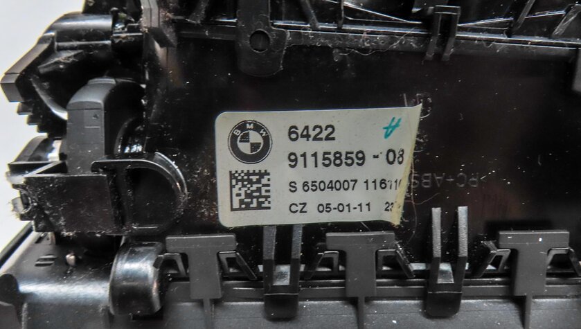 Thumbnail 6: 2011 BMW 750i (F01) FRONT CENTER DASH HVAC A/C HEATER AIR VENT (BLACK) 9115859