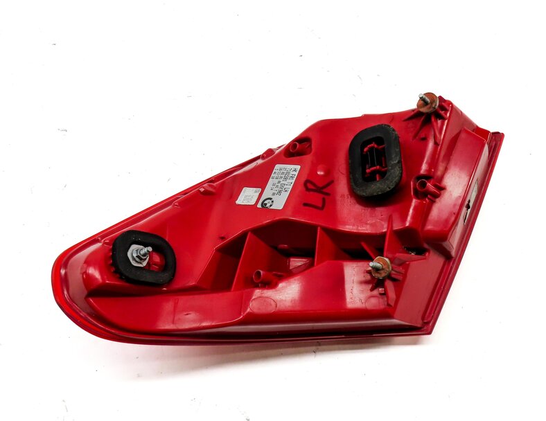 Thumbnail 5: 2009-2012 BMW 7 SERIES (F01) LEFT DRIVER REAR OUTER TAILLIGHT BRAKE LIGHT LAMP