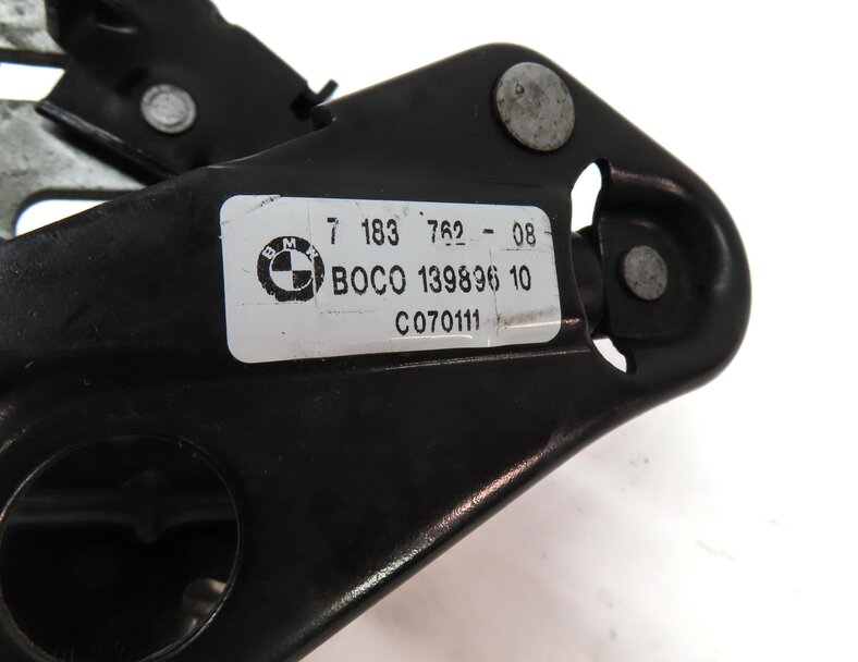 Thumbnail 8: 2011 BMW 750i (F01) LEFT & RIGHT HOOD LATCH LOCK SET 2 51237206453 51237183762